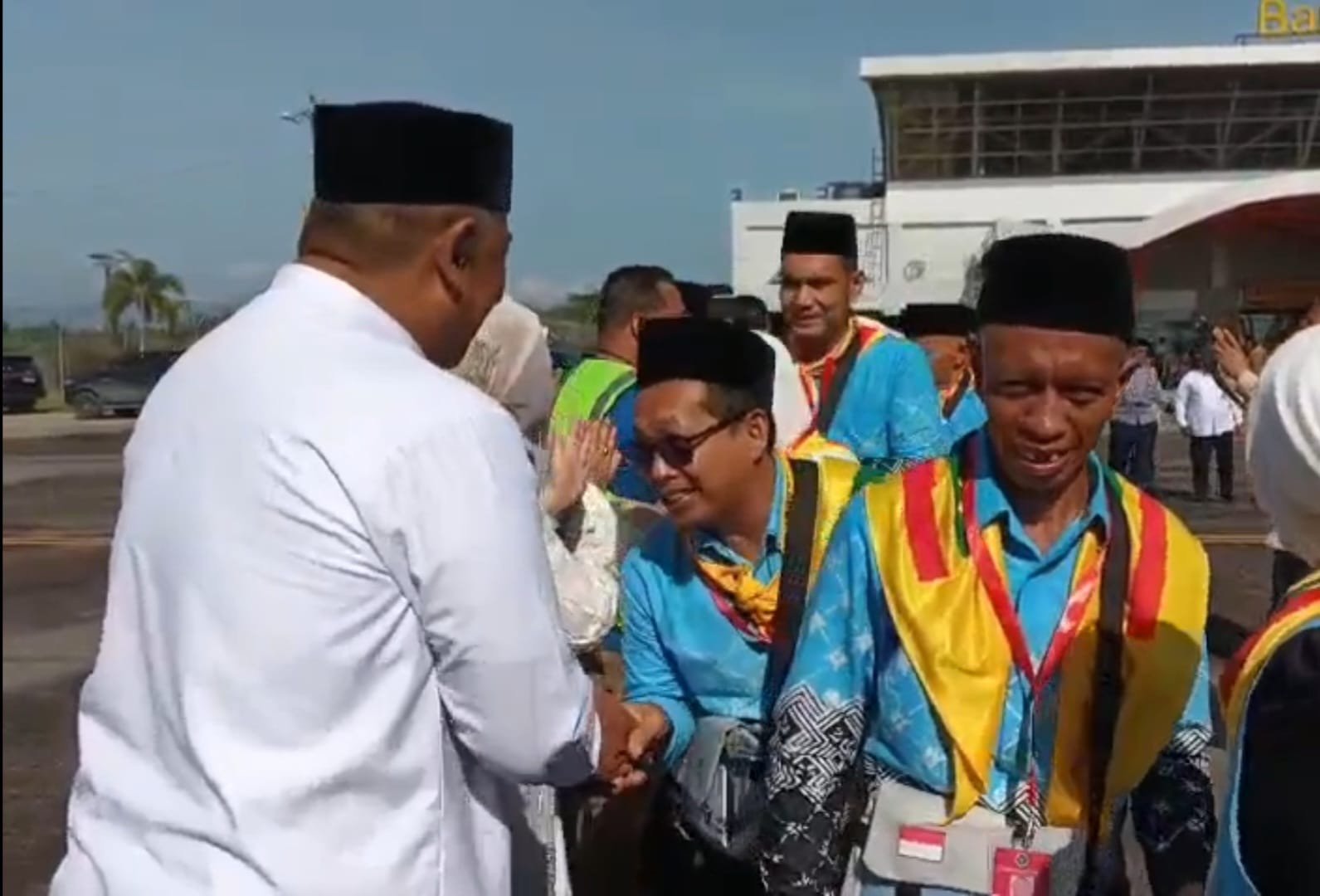 Bupati Anton Lepas Keberangkatan JCH Melalui Bandara Tuanku Tambusai Tahun 2026