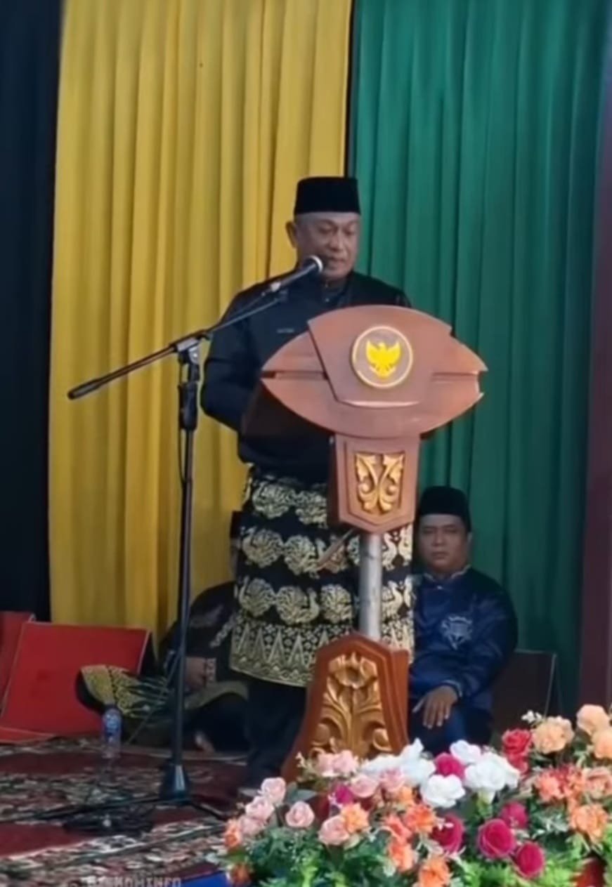 LAMR Rohul Berikan Anugerahkan Gelar Kehormatan kepada Bupati dan Wabup Rohul