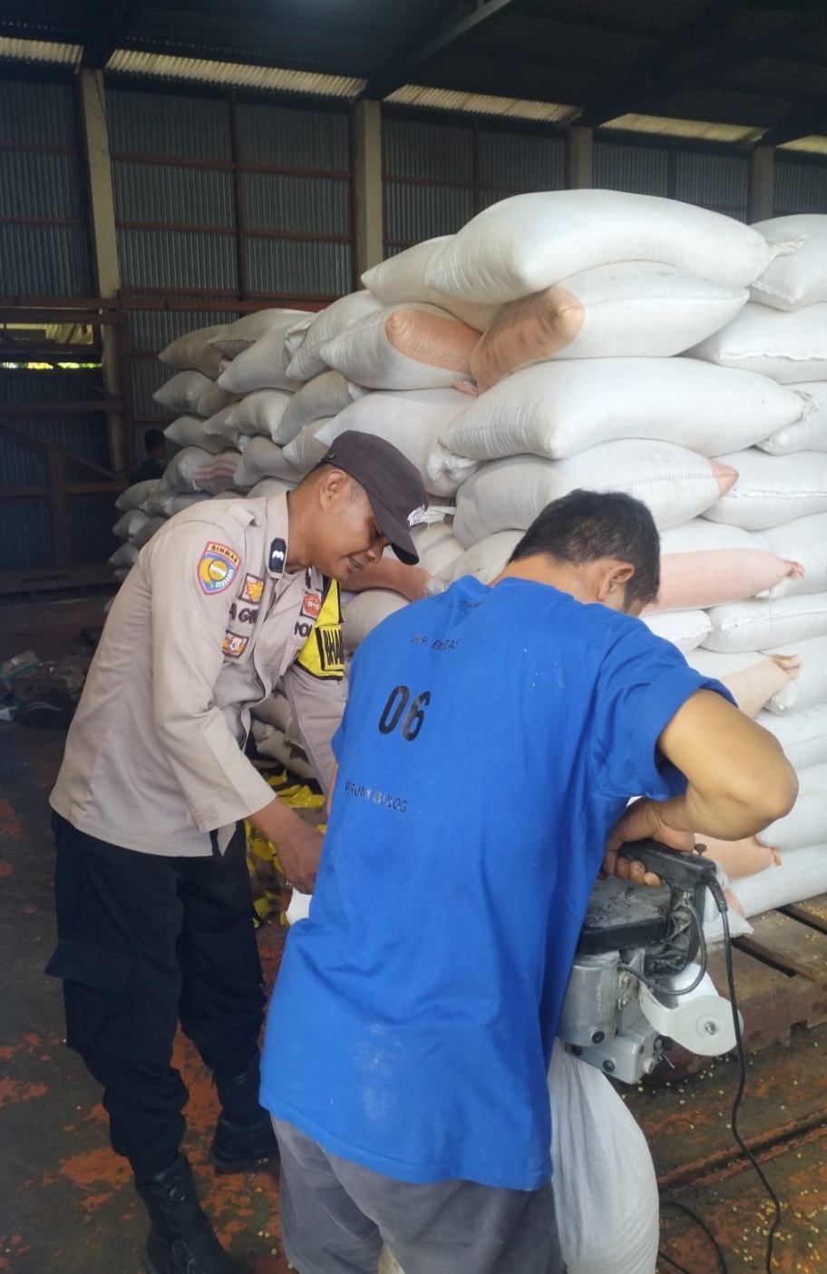 Sinergi Polsek Tambusai dan PT. PSA Antar 5 Ton Jagung Petani ke Bulog Batas