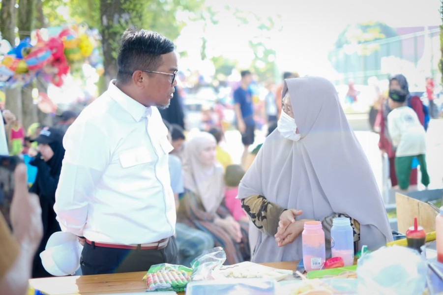 RTH Taman Bola Jadi Pusat Ekonomi Rakyat, Bupati Zukri Pastikan Dukungan Penuh untuk UMKM