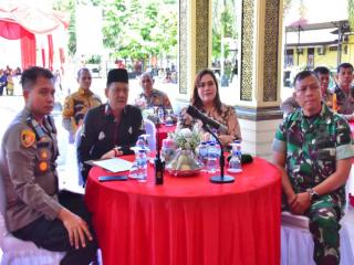 Pemda Kampar Bersama Polres Kampar Bagikan 1.500 Paket Sembako Untuk Masyarakat